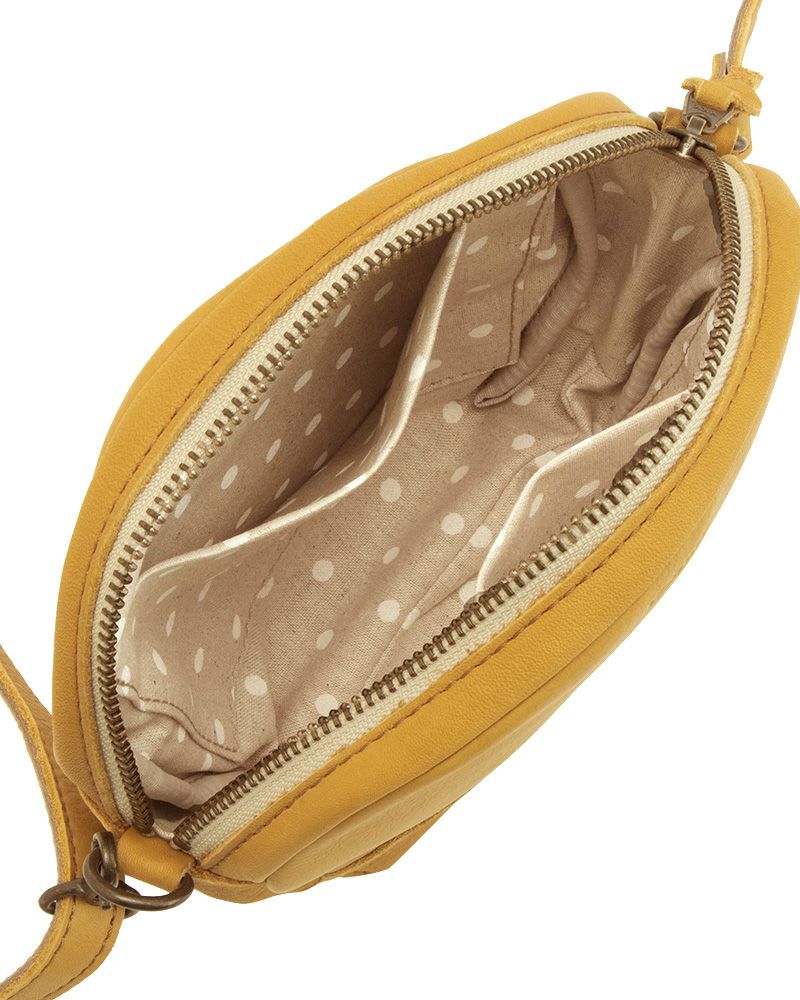 ポシェットの色：キャラメル