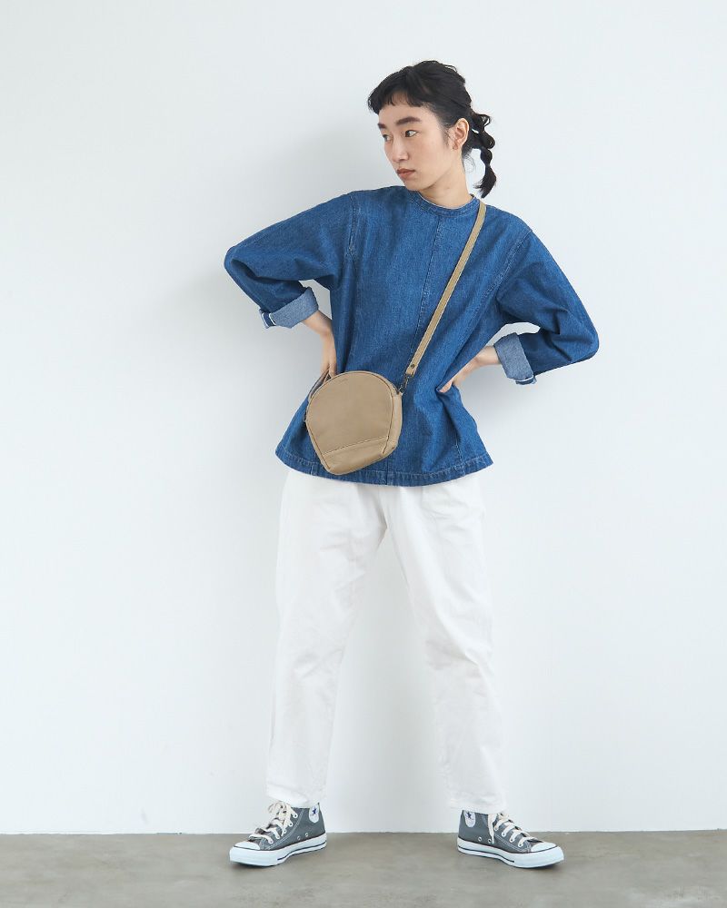 ポシェットの色：マウスグレー