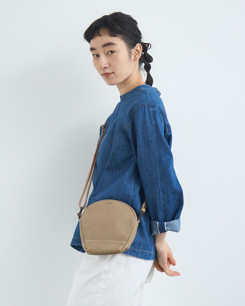 ポシェットの色：マウスグレー