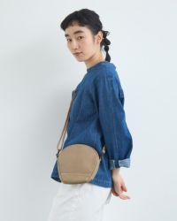 ポシェットの色：マウスグレー