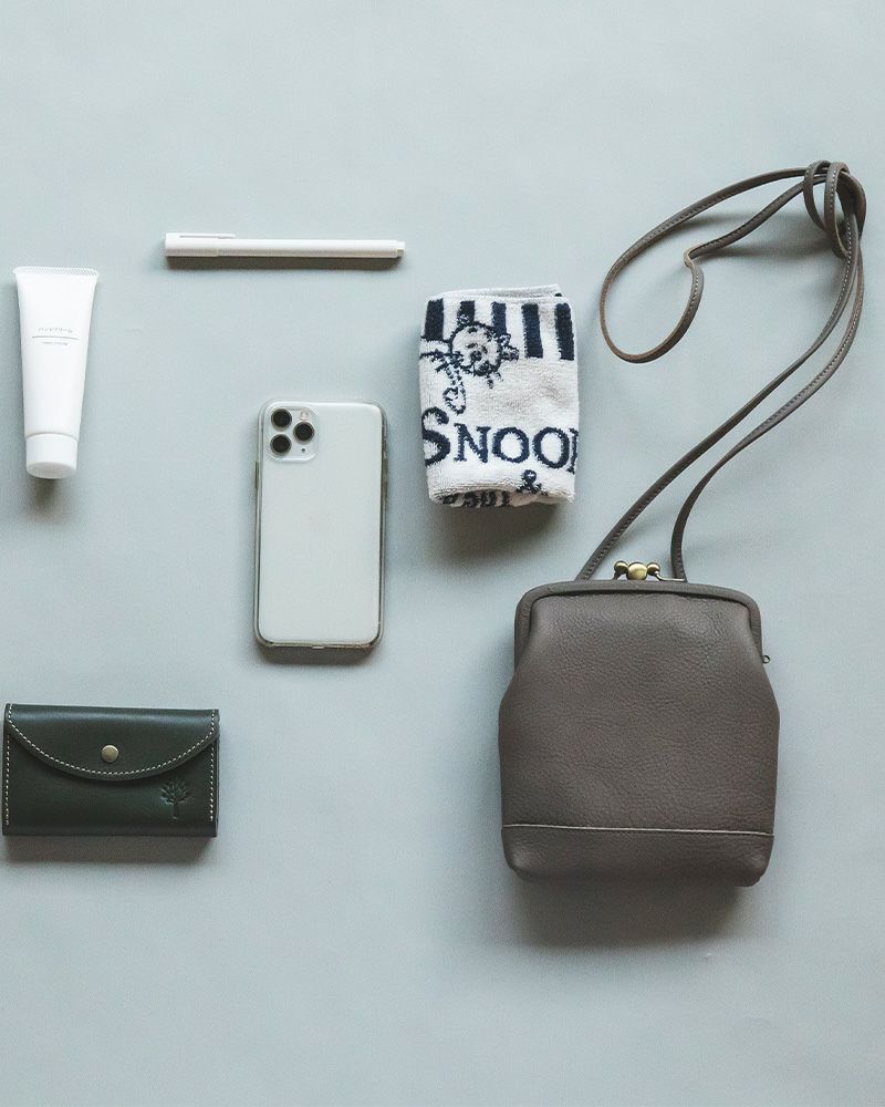 がま口ポシェットの色：ピュアグレー