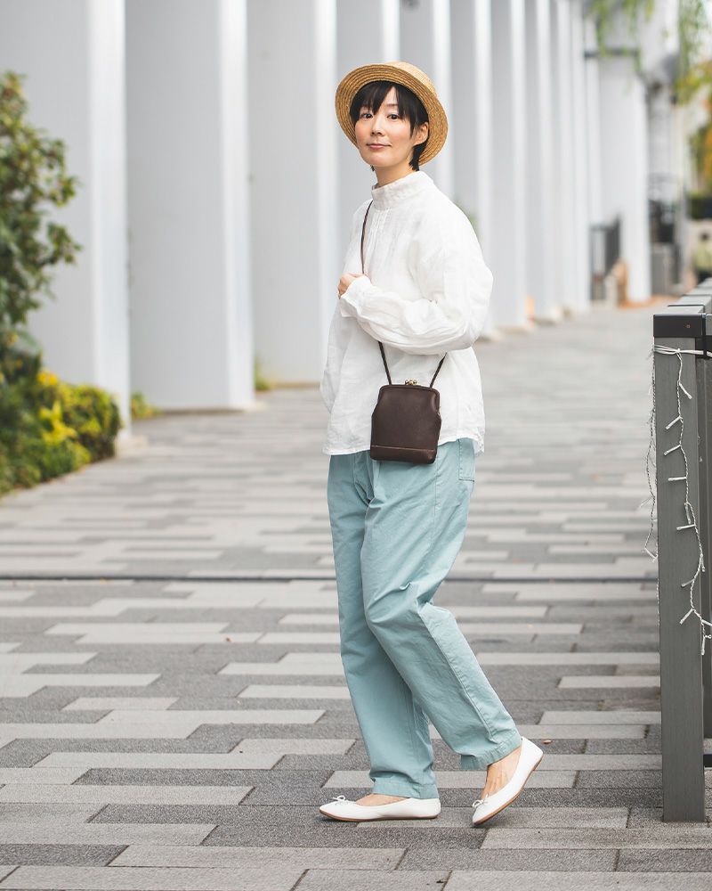 がま口ポシェットの色：ダークブラウン