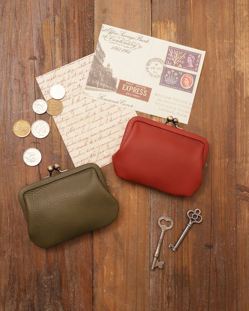 がま口の色：左から　グリーン・レッド