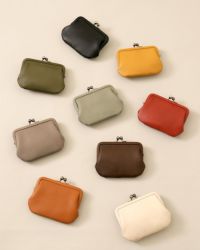 がま口の色:上から時計回りに ブラック・マスタード・レッド・キャットブルー・ダークブラウン・クリーム・キャラメル・ピュアグレー・グリーン