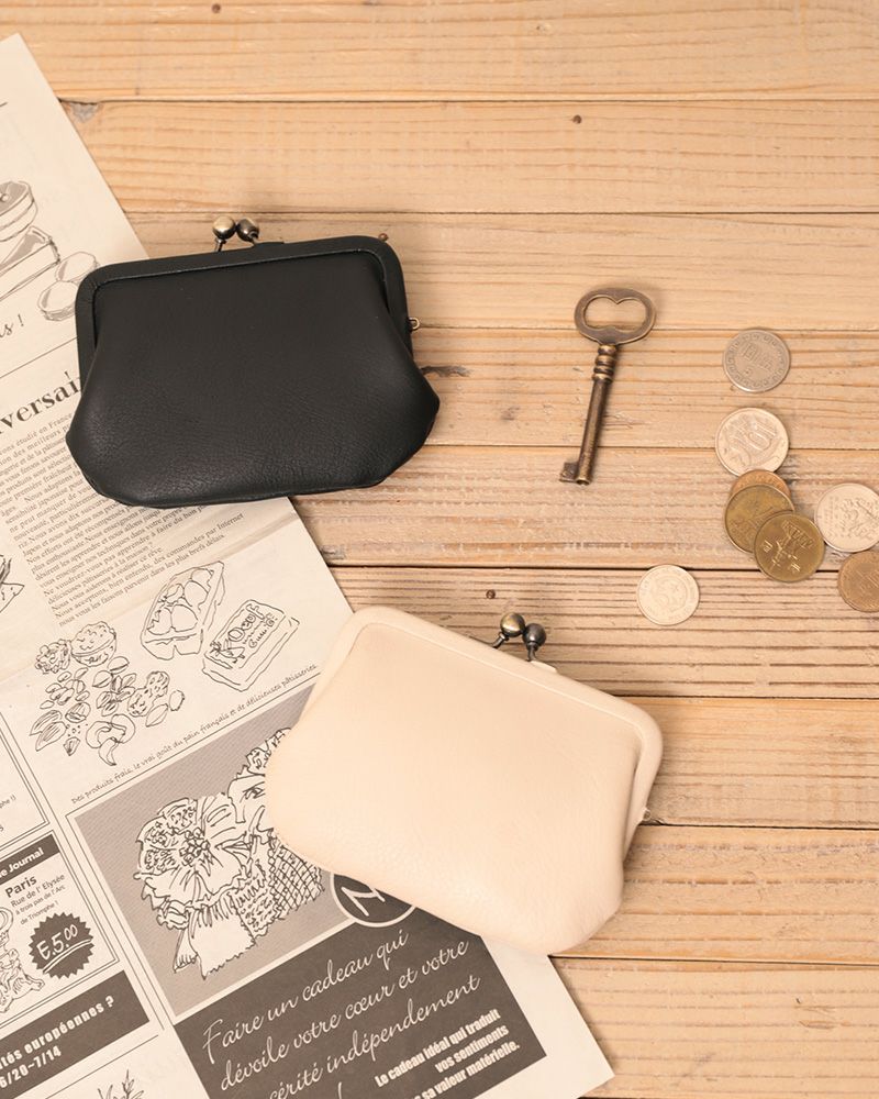 がま口の色：上から　ブラック・クリーム