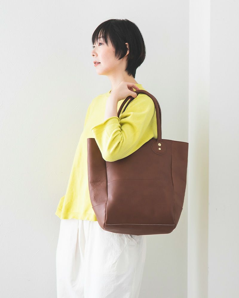 トートバッグの色：ダークブラウン