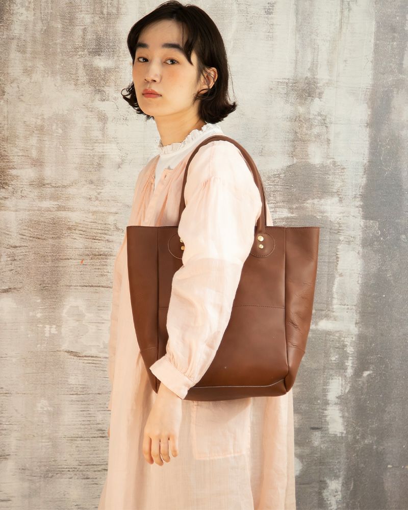 トートバッグの色：ダークブラウン