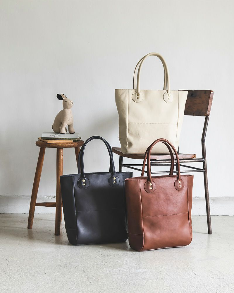 トートバッグの色：上から時回りに　バニラ・ダークブラウン・クロ