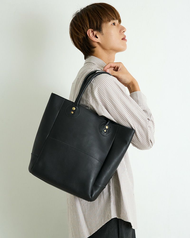 A4サイズも入る、通勤通学にも使えるトート