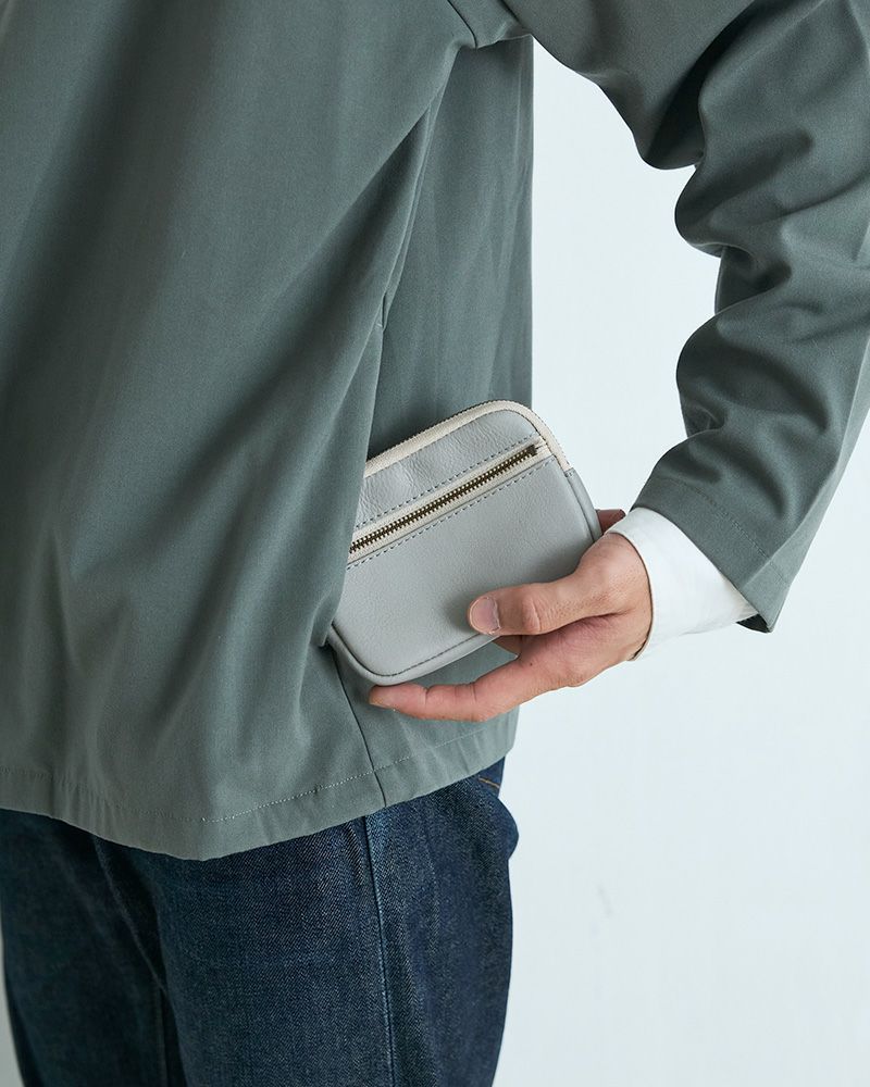 ポケットに収まるコンパクトなミニウォレット