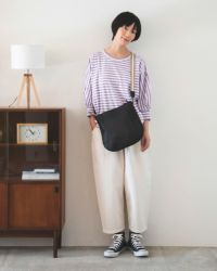 ショルダーバッグの色：クロ