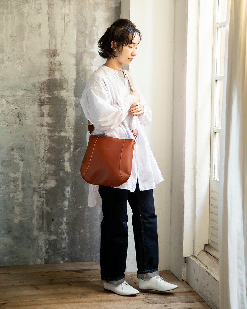 ショルダーバッグの色：レンガ