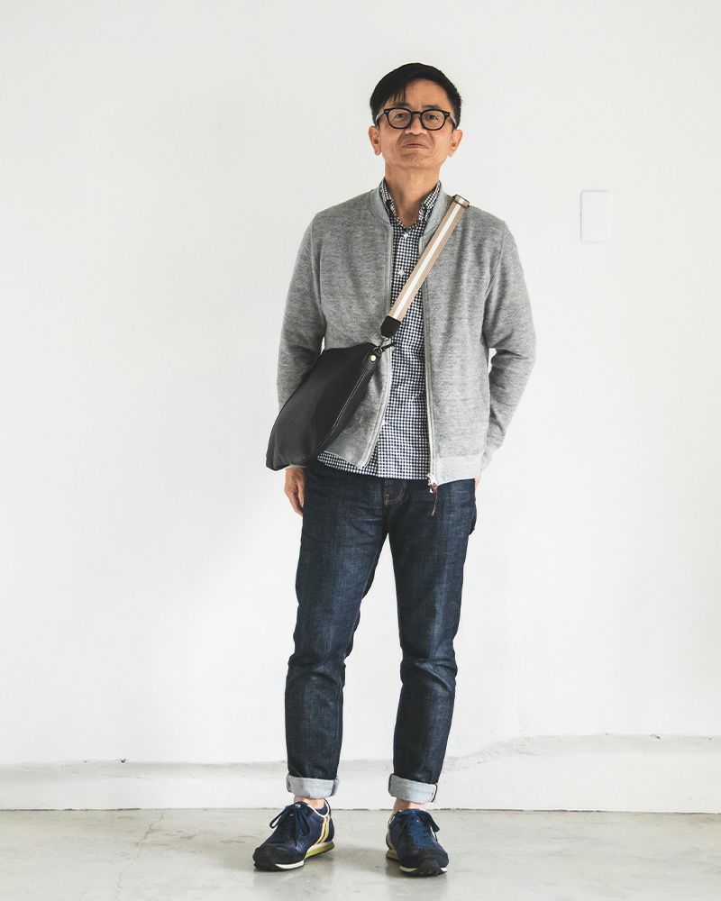 ショルダーバッグの色：クロ