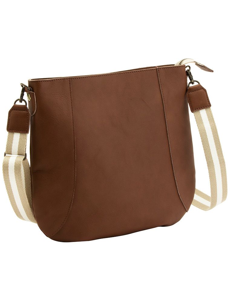 ショルダーバッグの色：ダークブラウン