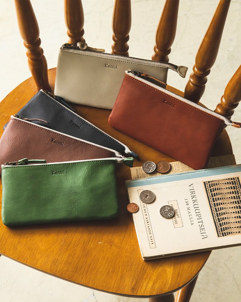 お財布の色：上から　バニラ・レンガ・クロ・ダークブラウン・グリーン (終売）