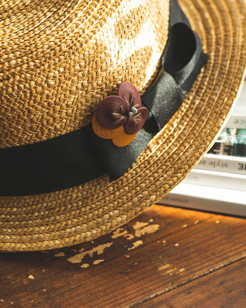 ブローチの色：スミレ×マスタード