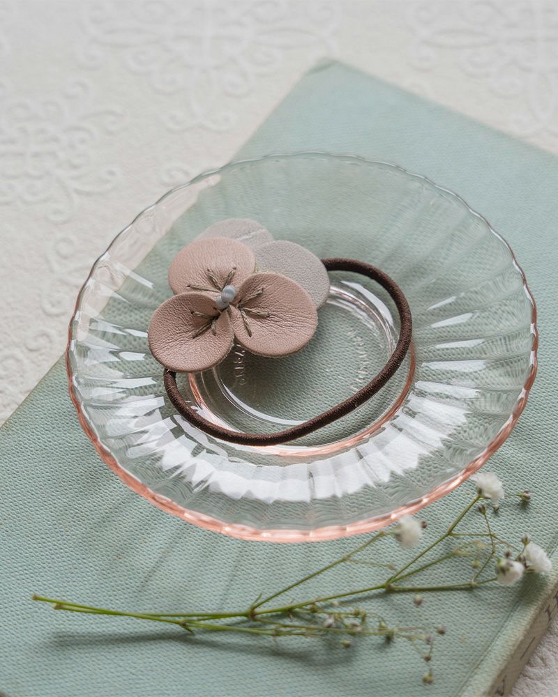 ヘアアクセサリーの色：ベビーピンク×クモリゾラ