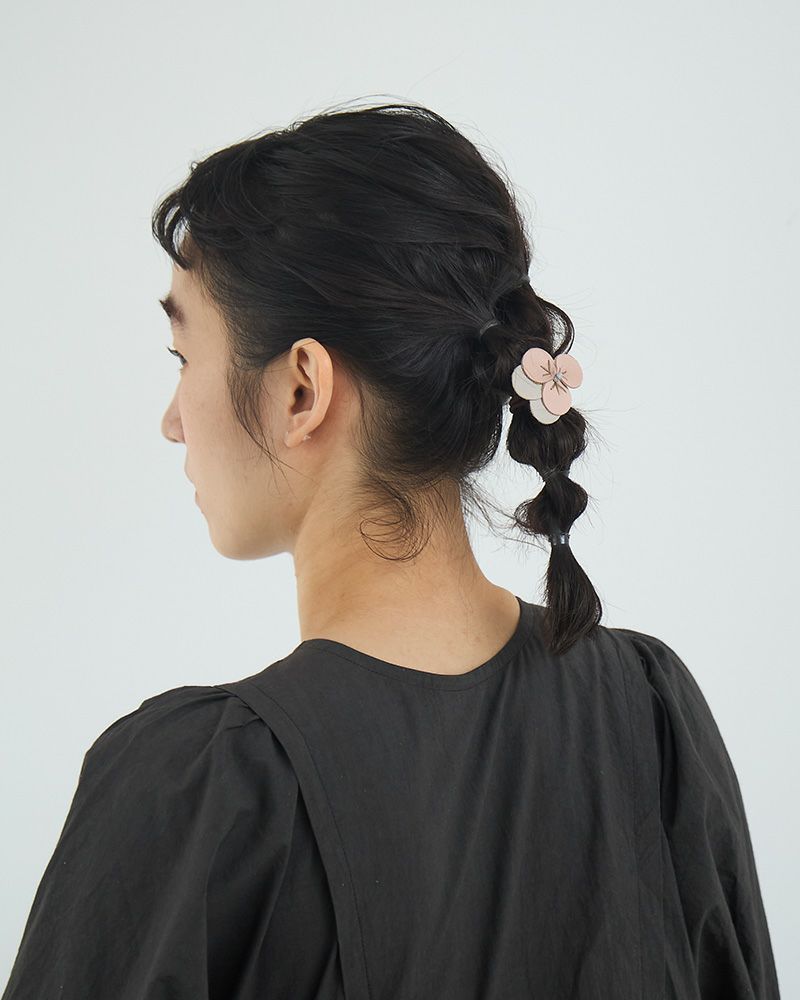 ヘアアクセサリーの色：ベビーピンク×クモリゾラ