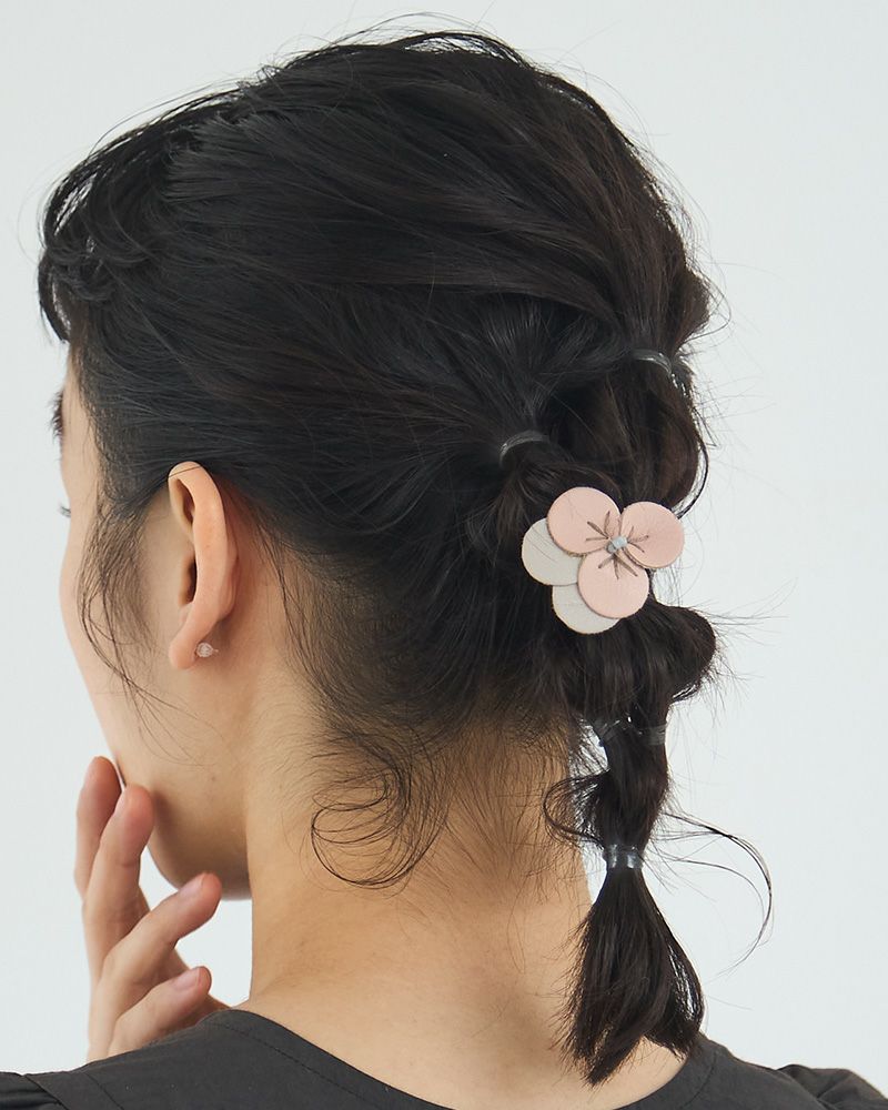 ヘアアクセサリーの色：ベビーピンク×クモリゾラ