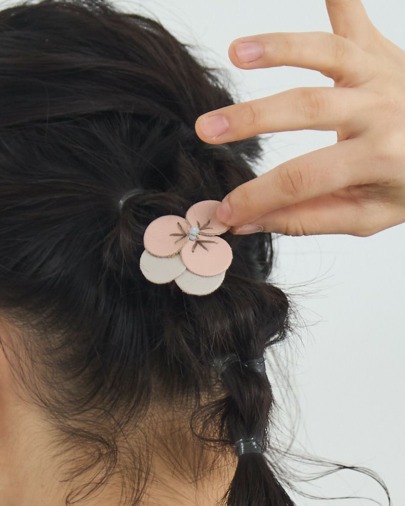 ヘアアクセサリーの色：ベビーピンク×クモリゾラ