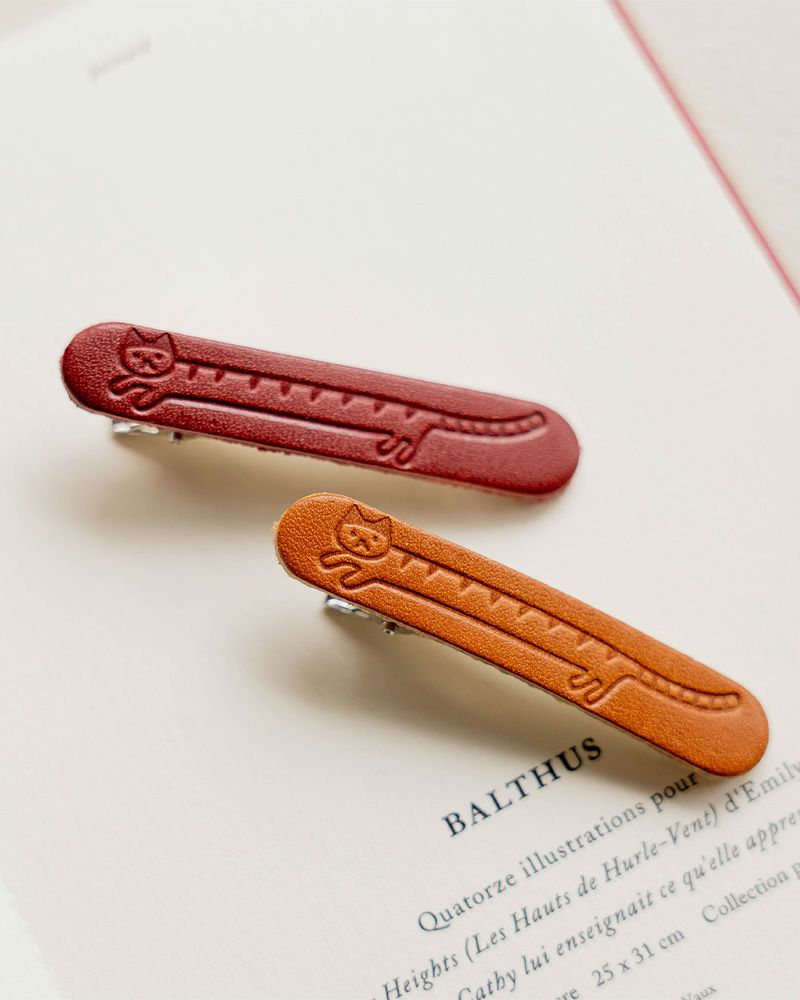 ヘアアクセサリーの色：上から　チェリーレッド・キャラメル