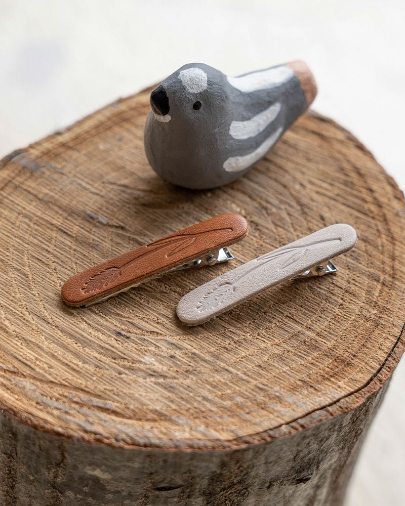 ヘアアクセサリーの色：左から　キャラメル・バニラ