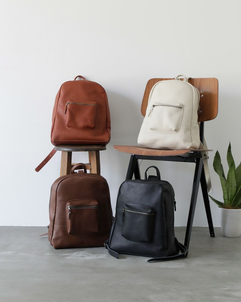 リュックの色：左上から時計回りに　レンガ・バニラ・クロ・ダークブラウン