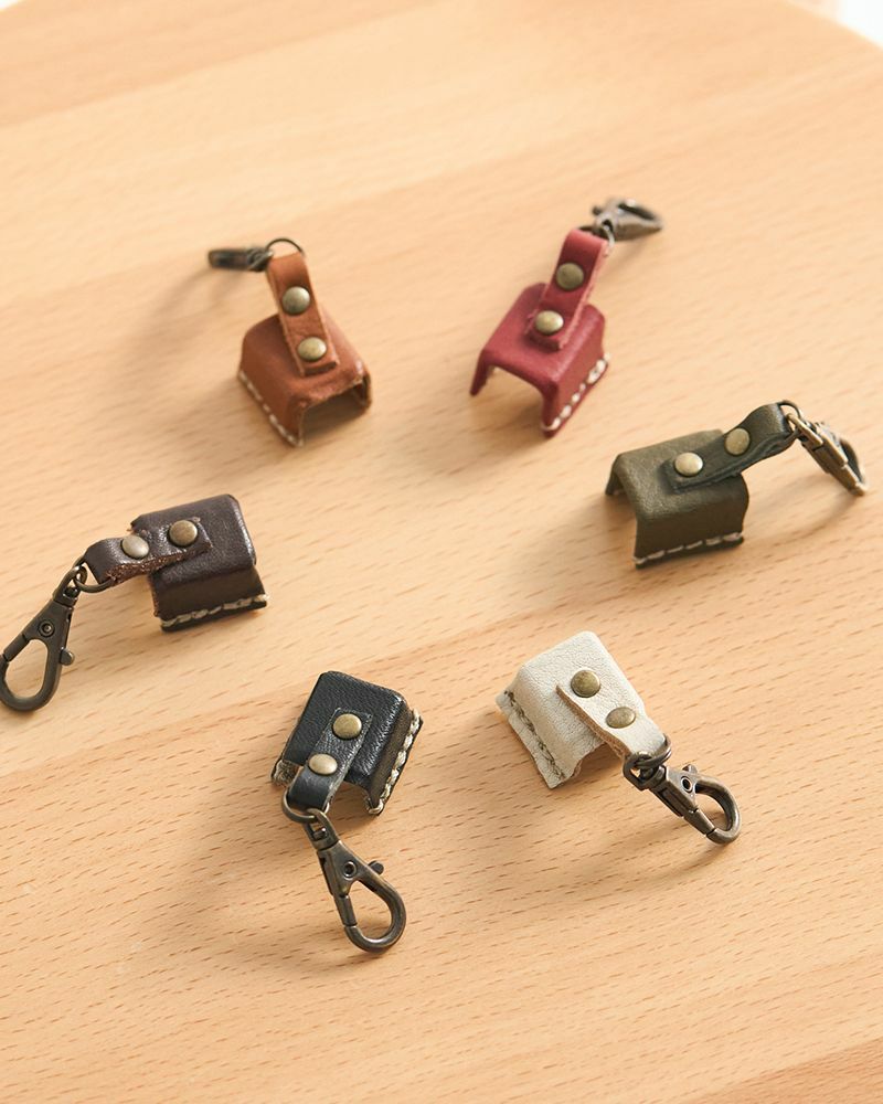 口金キーパーの色：上から時計回りに　レッド・　グリーン・クリーム・クロ・ダークブラウン・キャメル