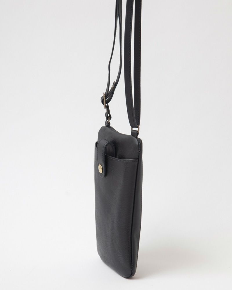 ポシェットの色：クロ