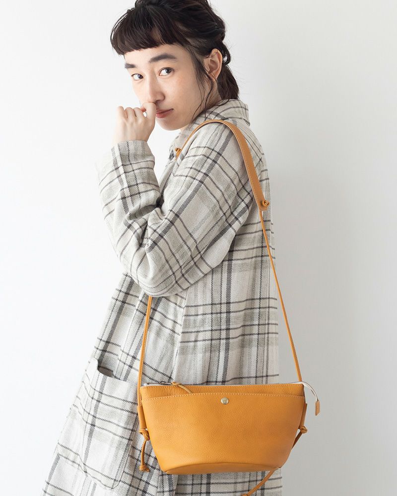 ポシェットの色：マスタード