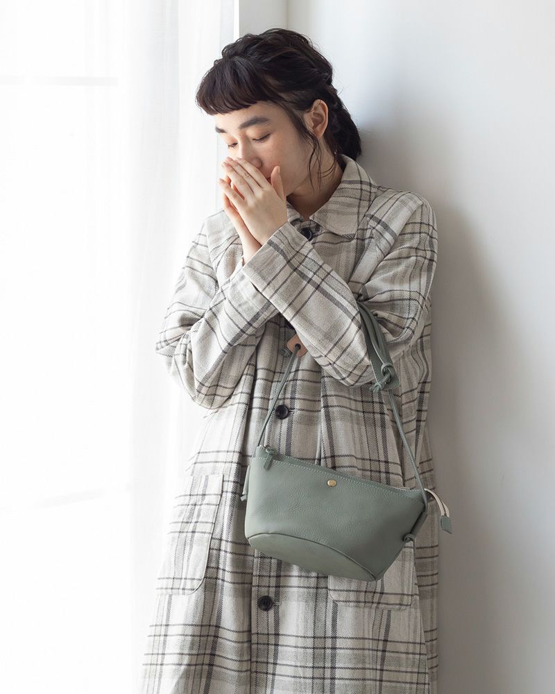 ポシェットの色：キャットブルー