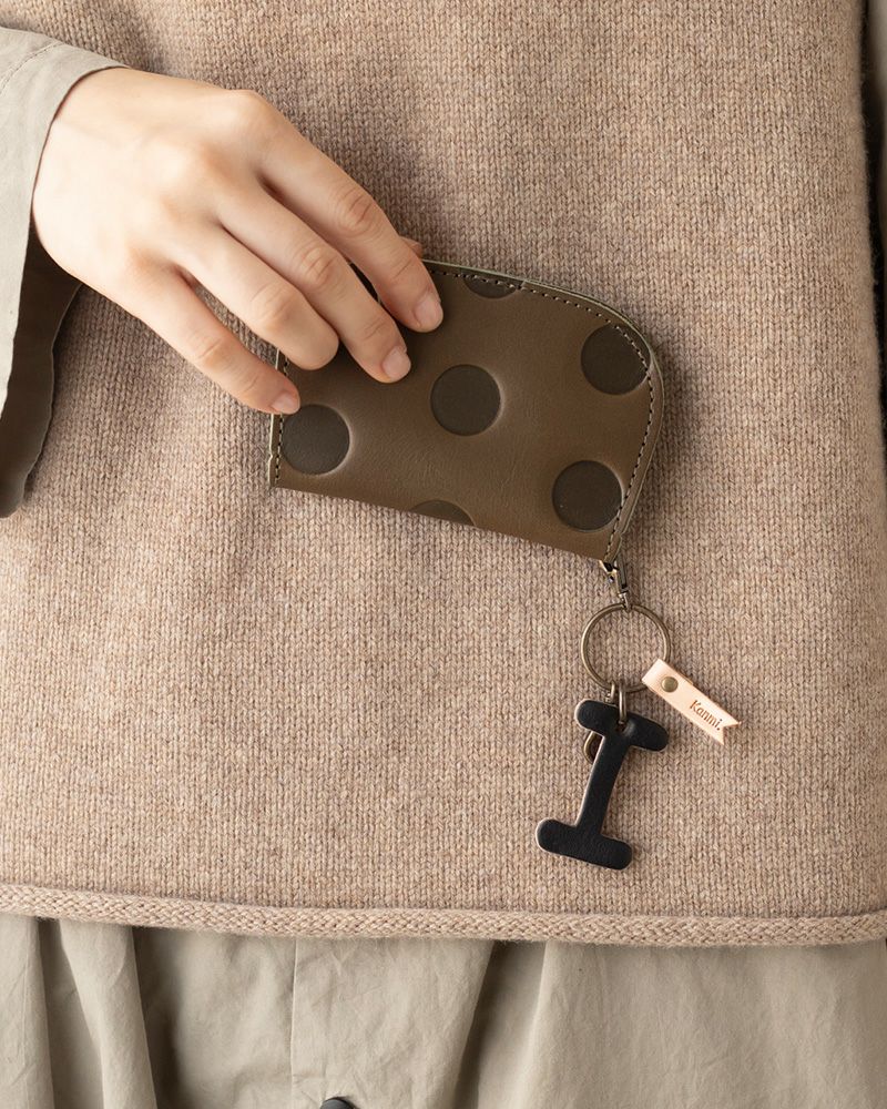 キーチャームの色：ブラック