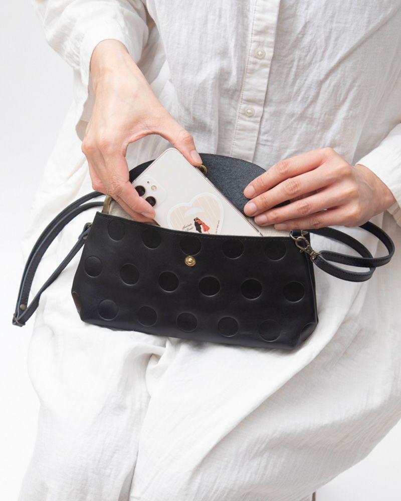 がま口長財布の色：ブラック