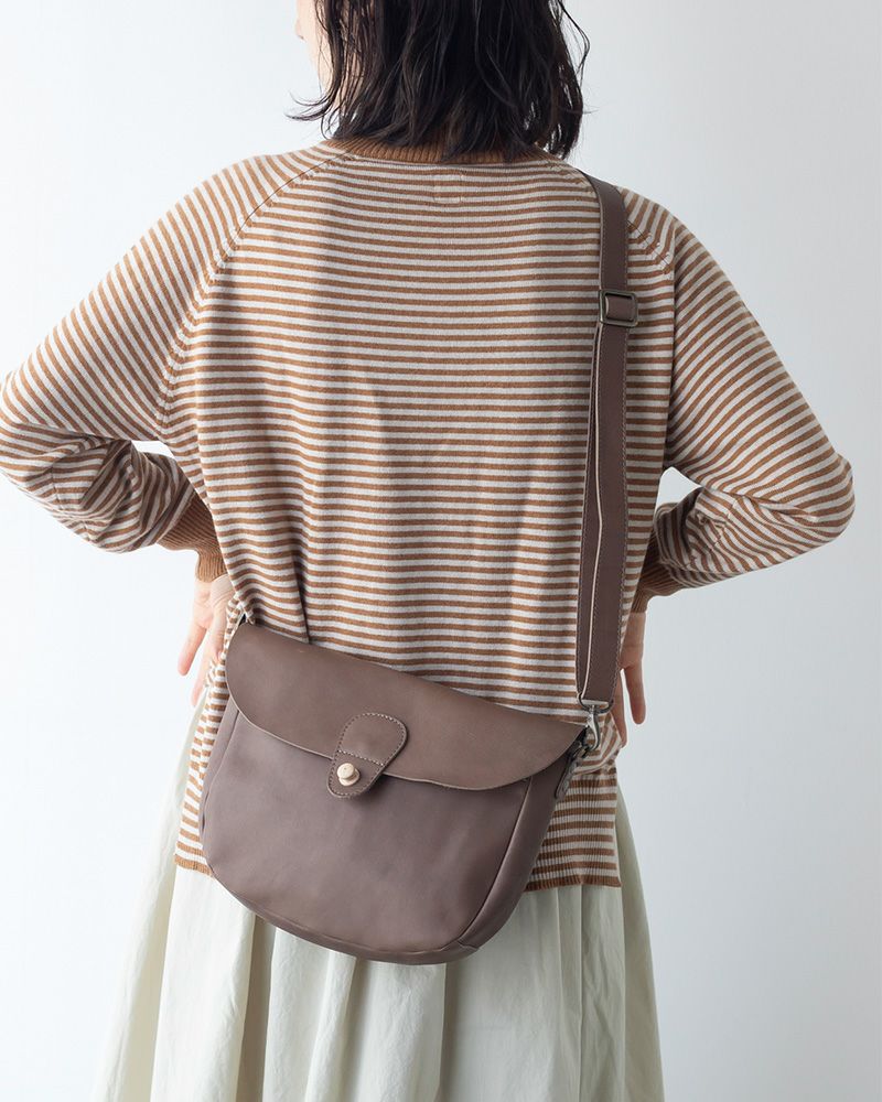 ショルダーバッグの色：モカグレー