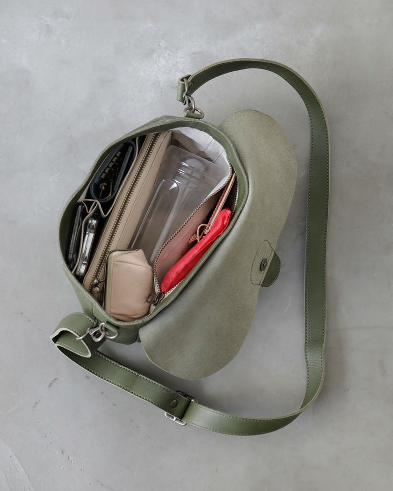 ショルダーバッグの色：グリーン