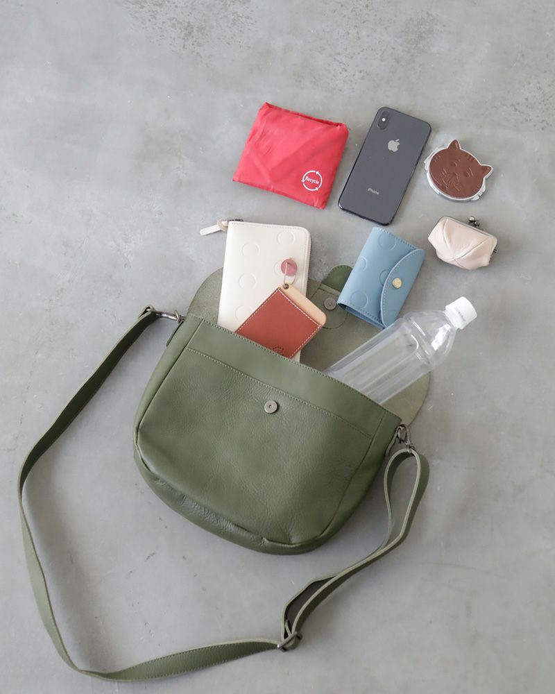 ショルダーバッグの色：グリーン