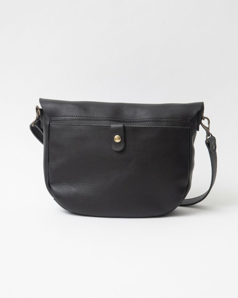 ショルダーバッグの色：クロ