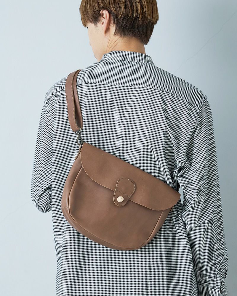 ショルダーを短くすればボディバッグのように