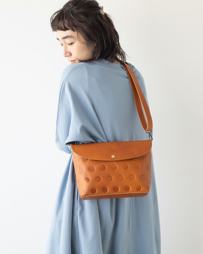 ショルダーバッグの色：キャラメル