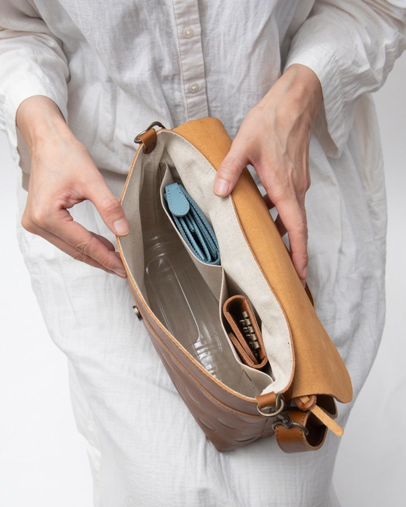 ショルダーバッグの色：キャラメル