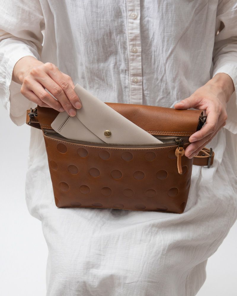 ショルダーバッグの色：キャラメル