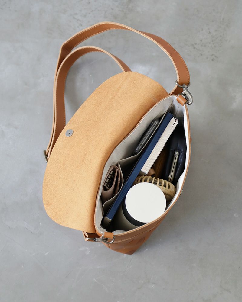 ショルダーバッグの色：キャラメル