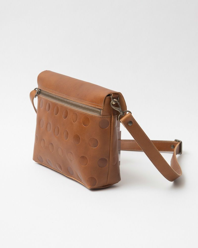 ショルダーバッグの色：キャラメル