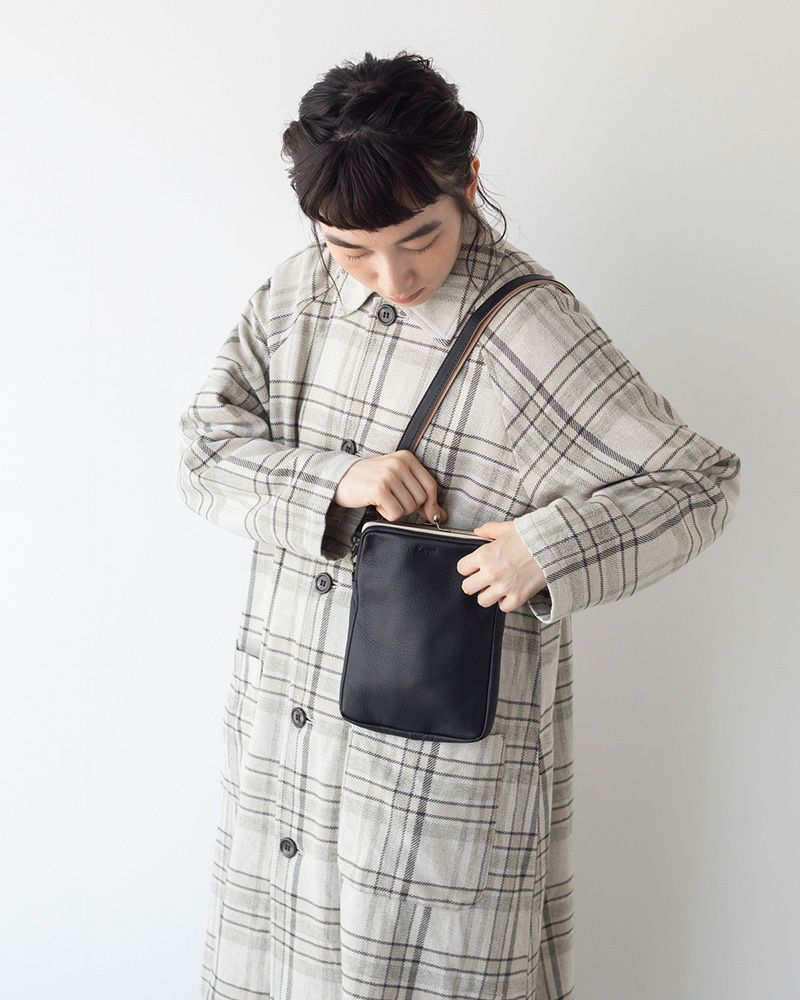 がま口ポシェットの色：ブラック