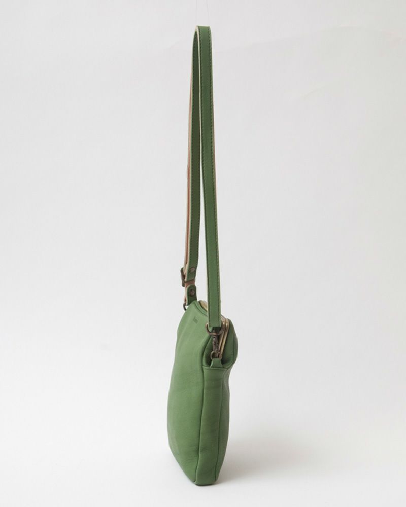 がま口ポシェットの色：リーフグリーン