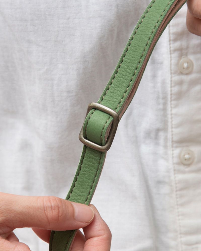 がま口ポシェットの色：リーフグリーン