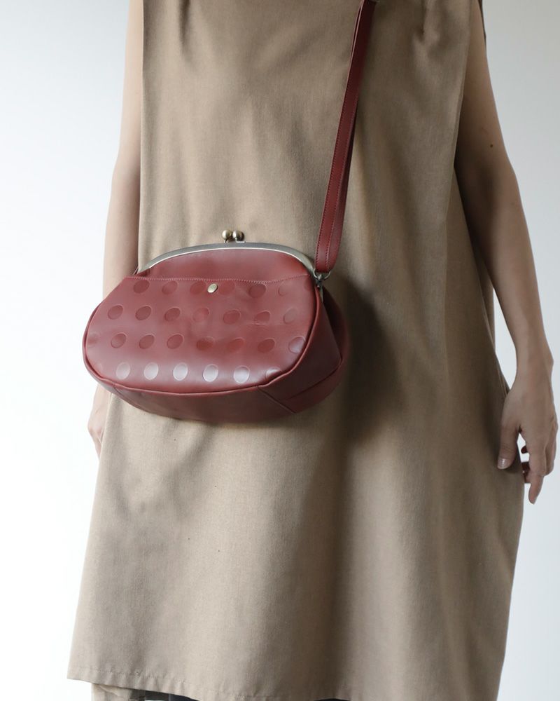 がま口ショルダーバッグの色：チェリーレッド