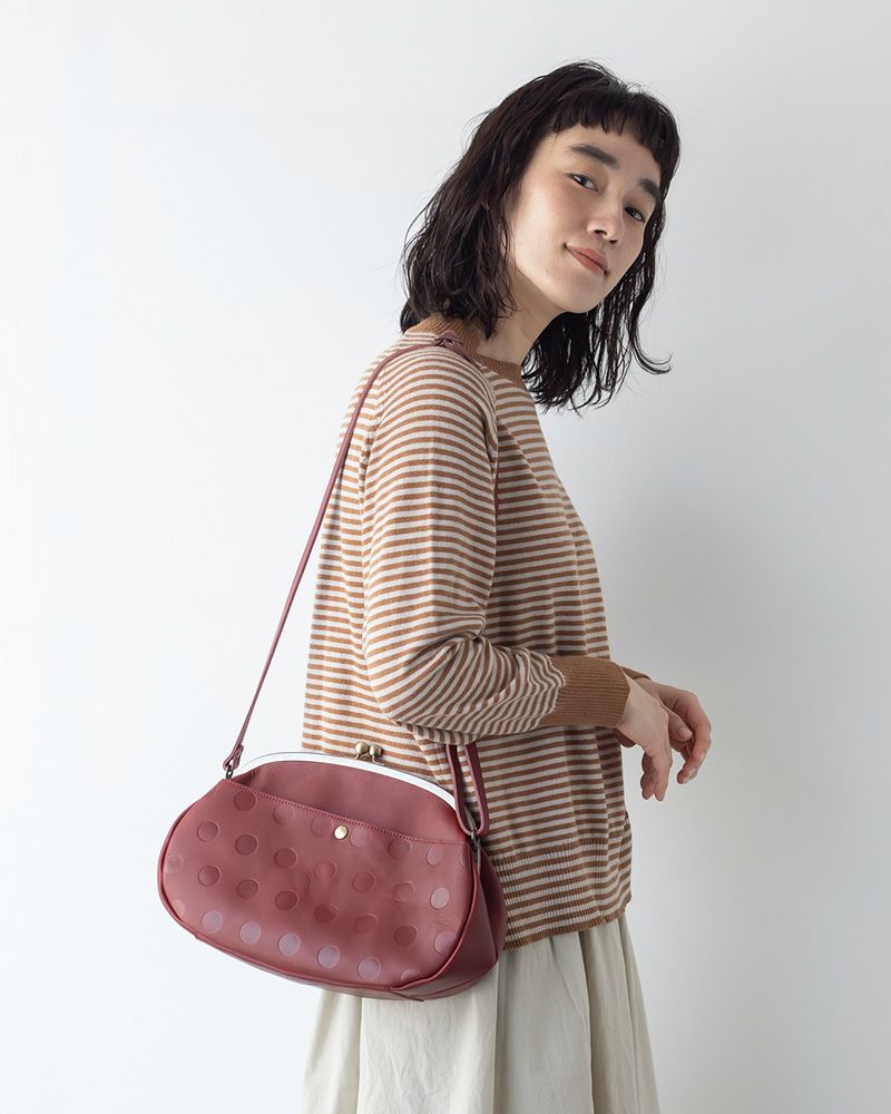 がま口ショルダーバッグの色：チェリーレッド