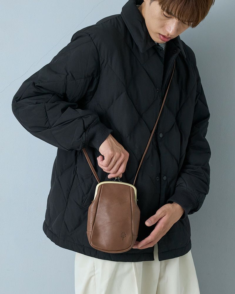 必需品を入れて気軽にお出かけ　コンパクトなポシェット