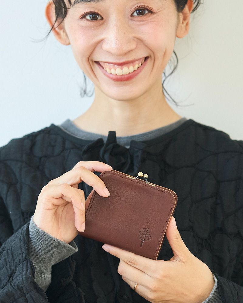 スリムでコンパクトな「ドロップツリー がま口 コンパクトウォレット」